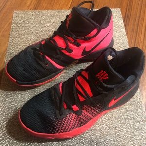 7.5 Nike Air Zoom Kyrie Basketball shoes